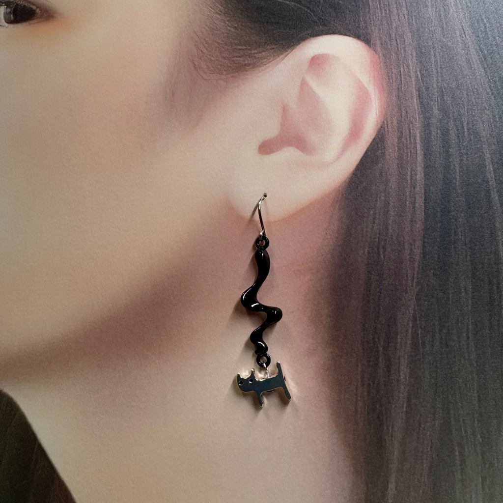 シュールなネコ ピアス/イヤリング