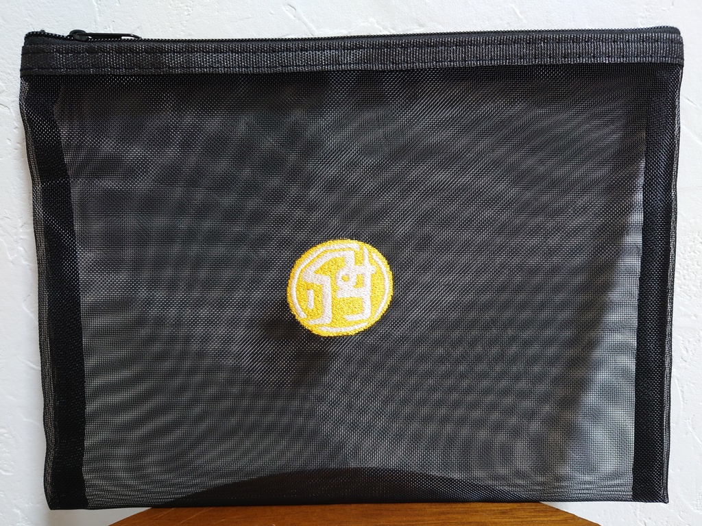 くりみつ刺繍ポーチ