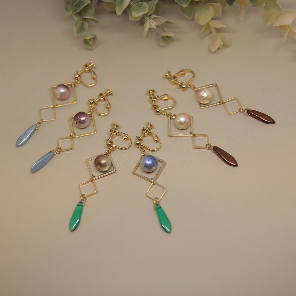 【金カム】スクエアイヤリング