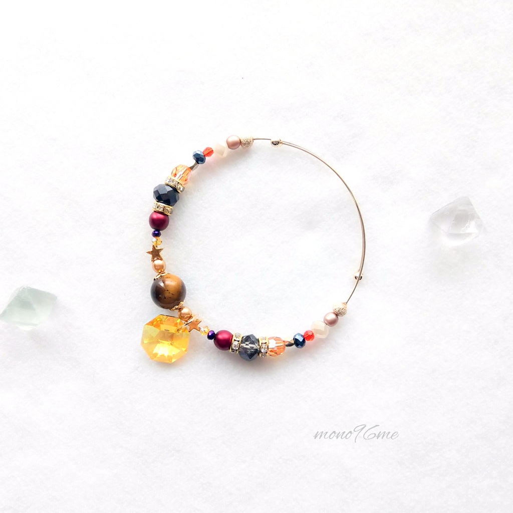 金糸雀のワイヤーブレスレット★タイガーアイ(天然石)使用★バングル★クリスタルチャーム★