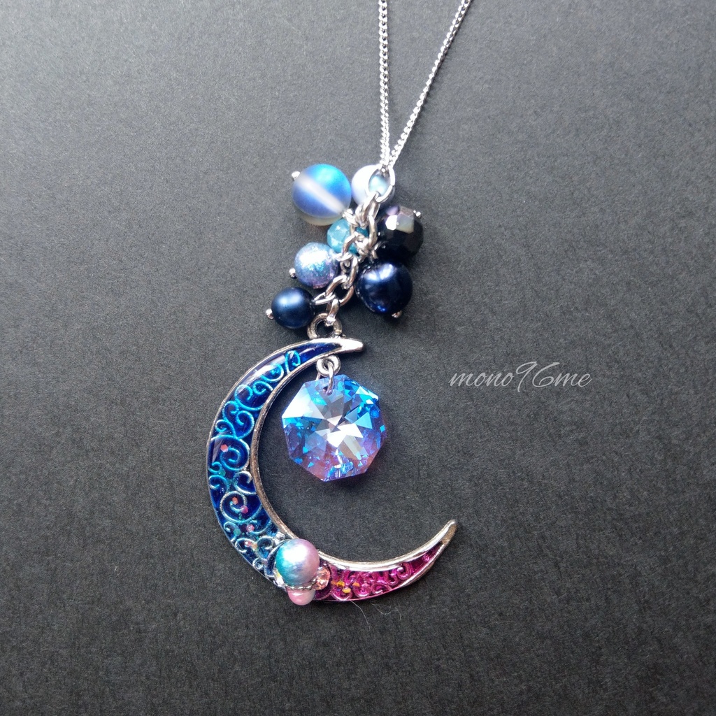 三日月ネックレス【青~ピンク】