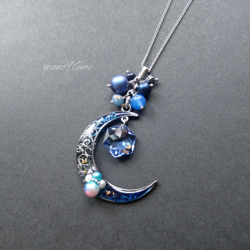 三日月ネックレス【青~透明】