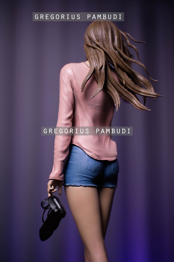 ガレージキット 海辺を歩く女 1/6スケール A woman at a windy beach 1:6 scale