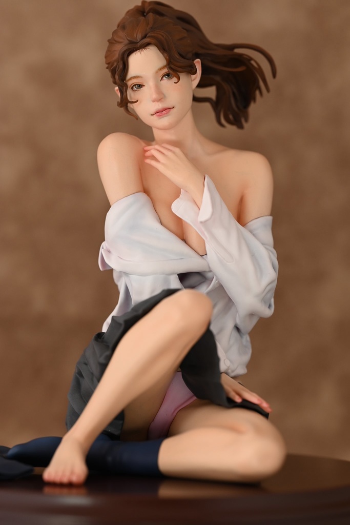 オリジナルガレージキット 床に座る女子 (Girl on a floor) 1/10もしくは1/6スケール