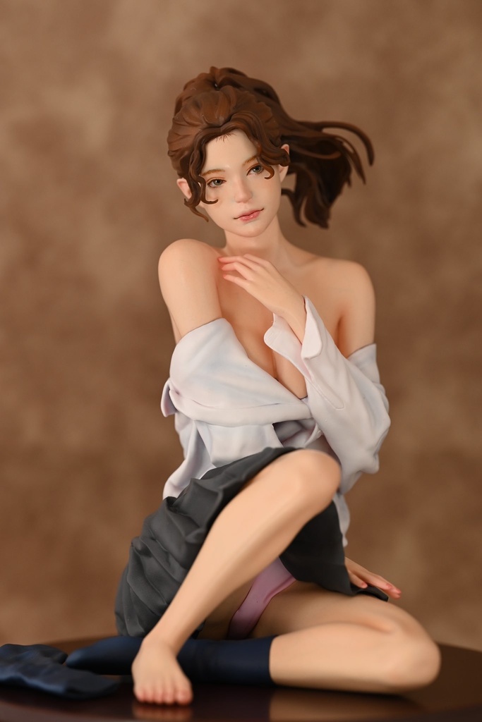 オリジナルガレージキット 床に座る女子 (Girl on a floor) 1/10もしくは1/6スケール