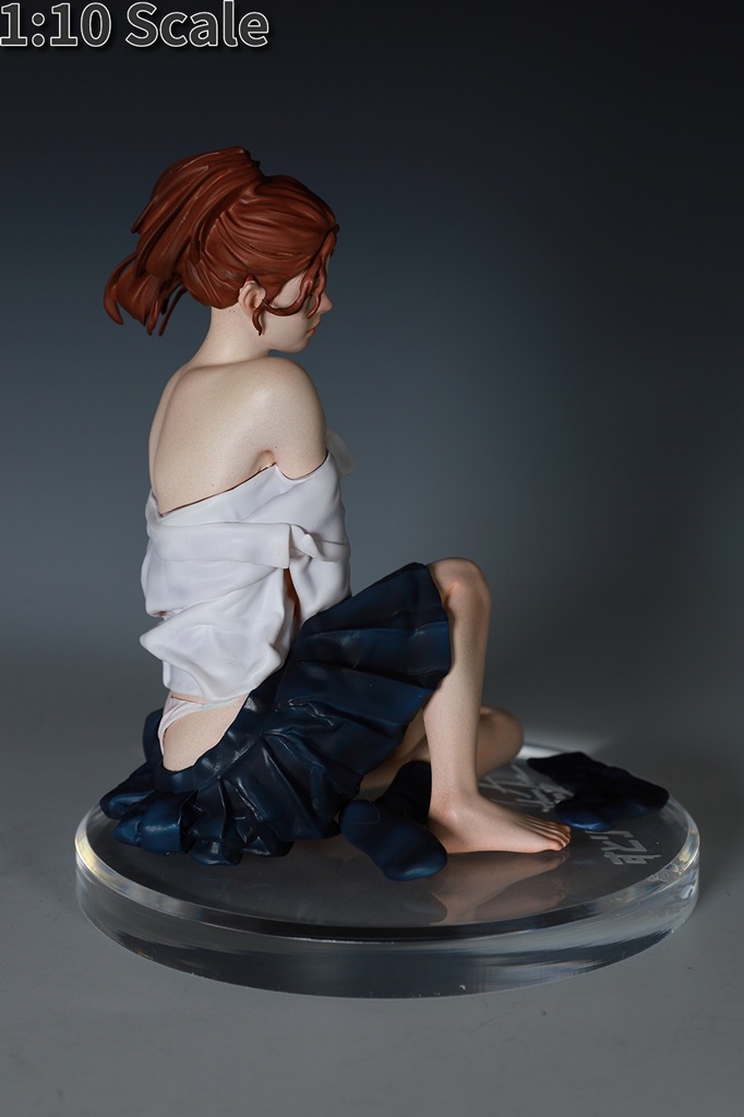 オリジナルガレージキット 床に座る女子 (Girl on a floor) 1/10もしくは1/6スケール