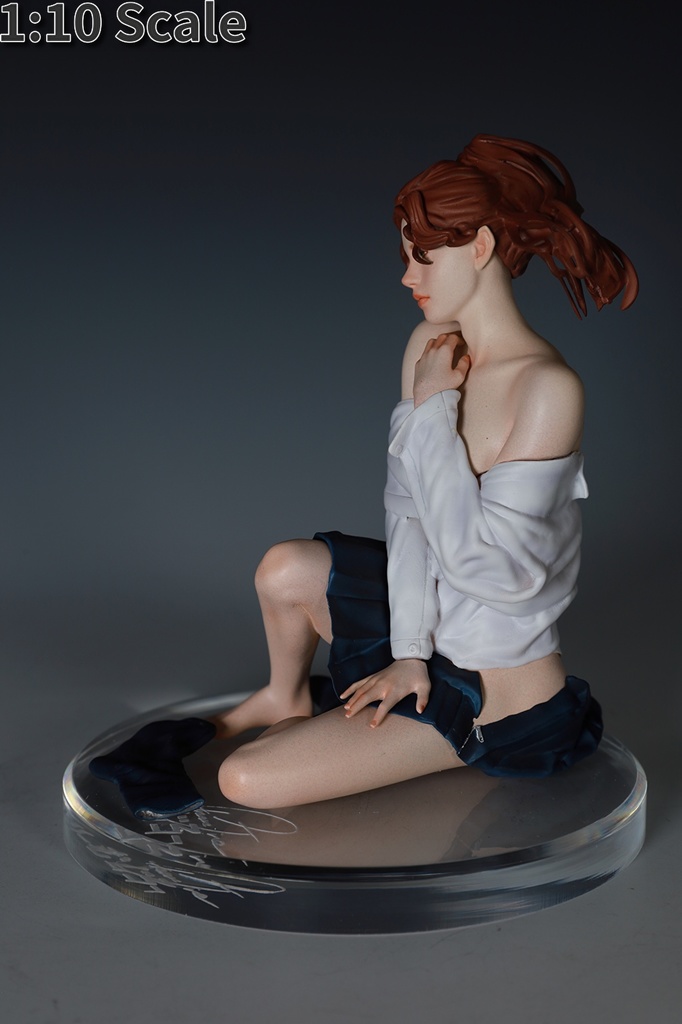 オリジナルガレージキット 床に座る女子 (Girl on a floor) 1/10もしくは1/6スケール