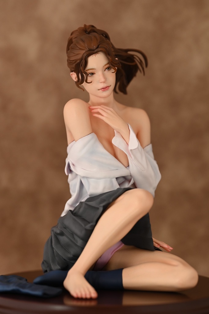 オリジナルガレージキット 床に座る女子 (Girl on a floor) 1/10もしくは1/6スケール