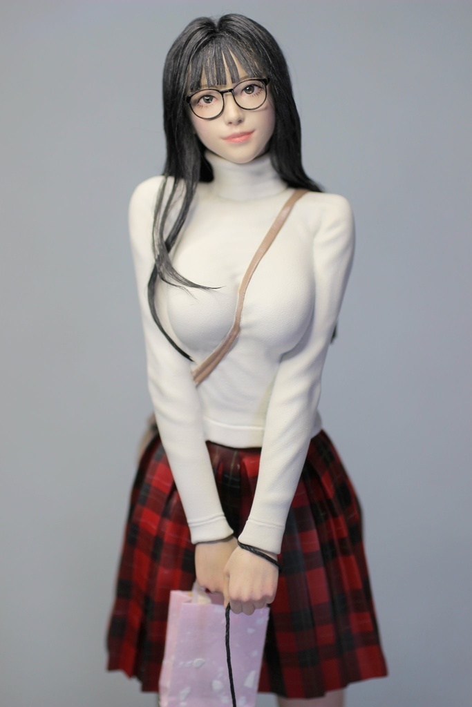 オリジナルガレージキット  パイスラッシュの女の子 (Pie-slashed girl) 1/6スケール