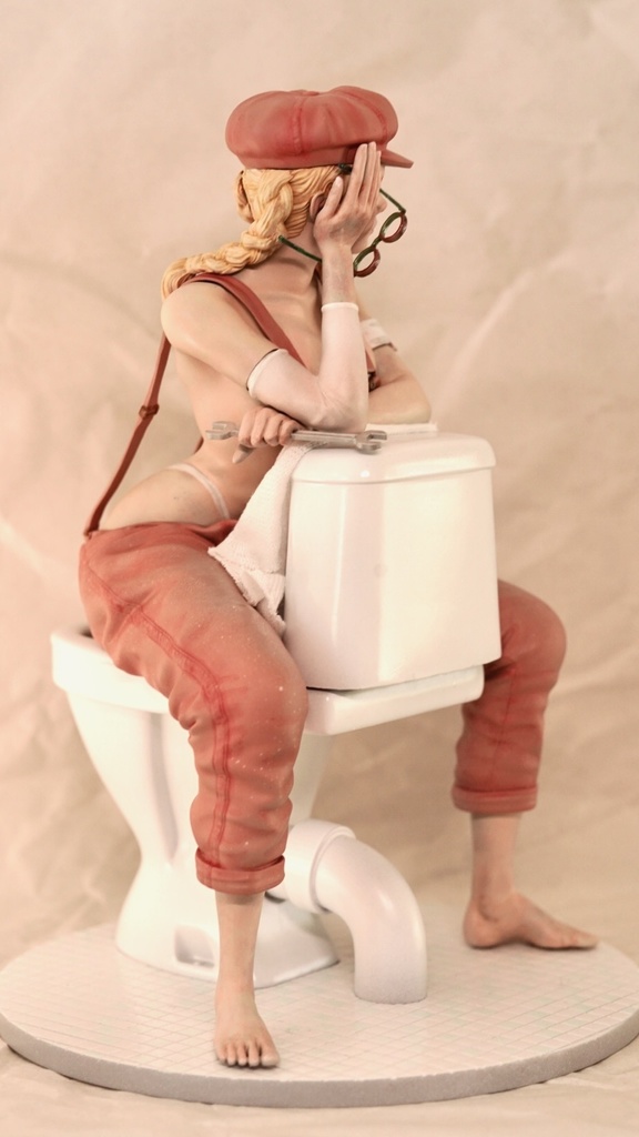 オリジナルガレージキット 水栓工事の女の子 (Girl working on a broken toilet) 1/6もしくは1/12スケール