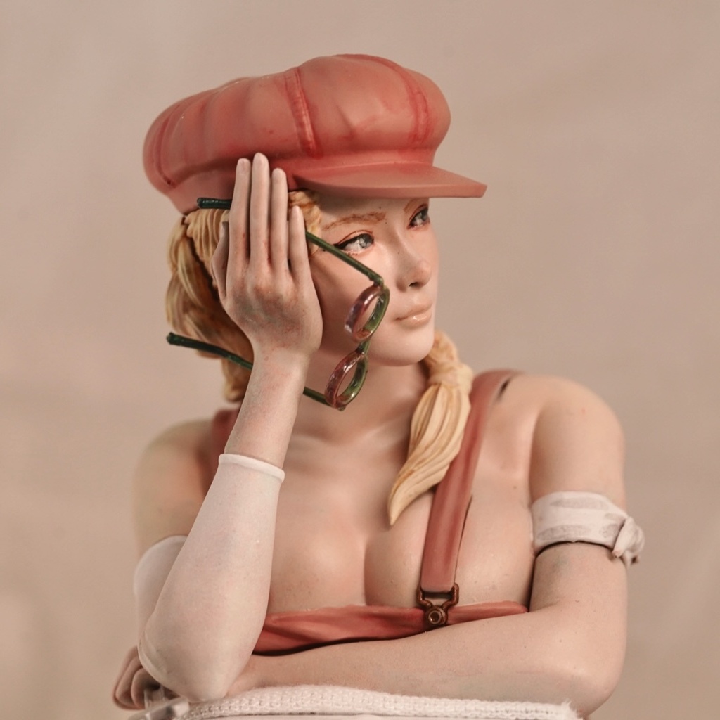 オリジナルガレージキット 水栓工事の女の子 (Girl working on a broken toilet) 1/6もしくは1/12スケール