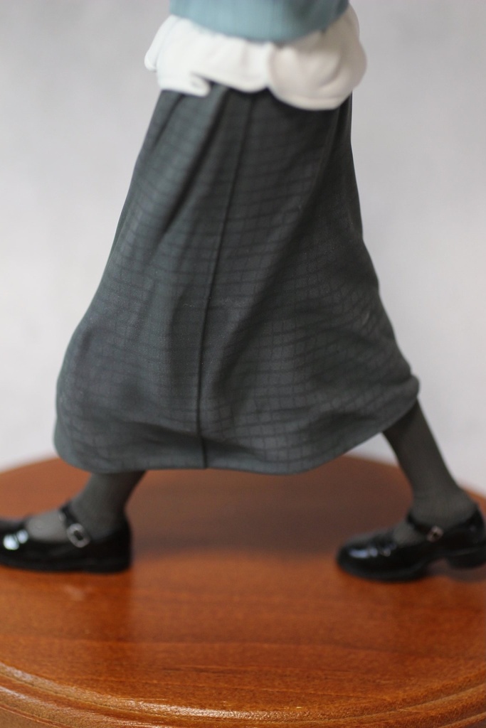 オリジナルガレージキット 本を運ぶ女性 1/6スケールもしくは1/12スケール (A Lady with Books)