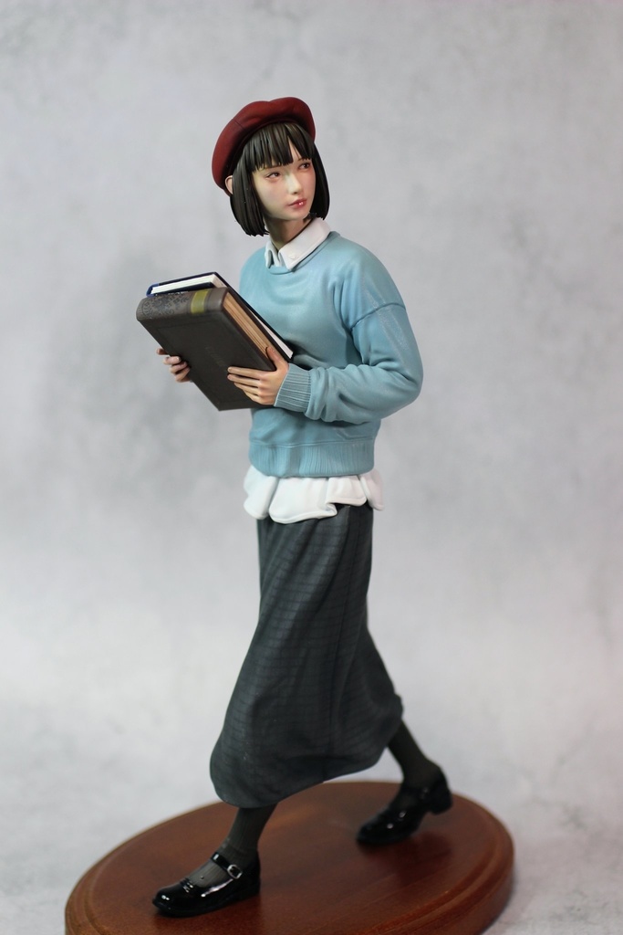 オリジナルガレージキット 本を運ぶ女性 1/6スケールもしくは1/12スケール (A Lady with Books)