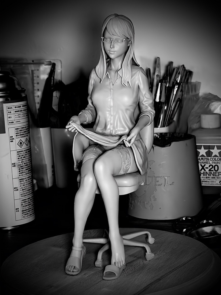 オリジナルガレージキット 誰も居ないときのOL 1/6スケール (An office lady alone in the room)