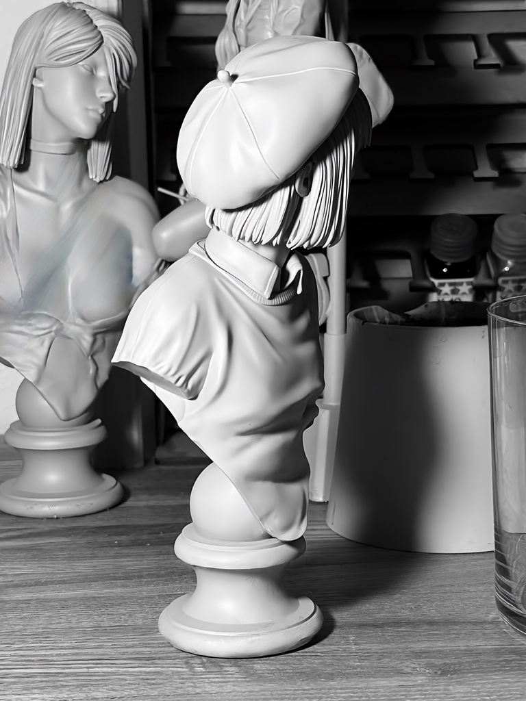 オリジナルガレージキット 本を運ぶ女性 バストモデル 1/4スケール (A Lady with Books bust model)