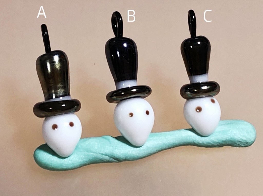 ガラス細工リッパーのネックレス