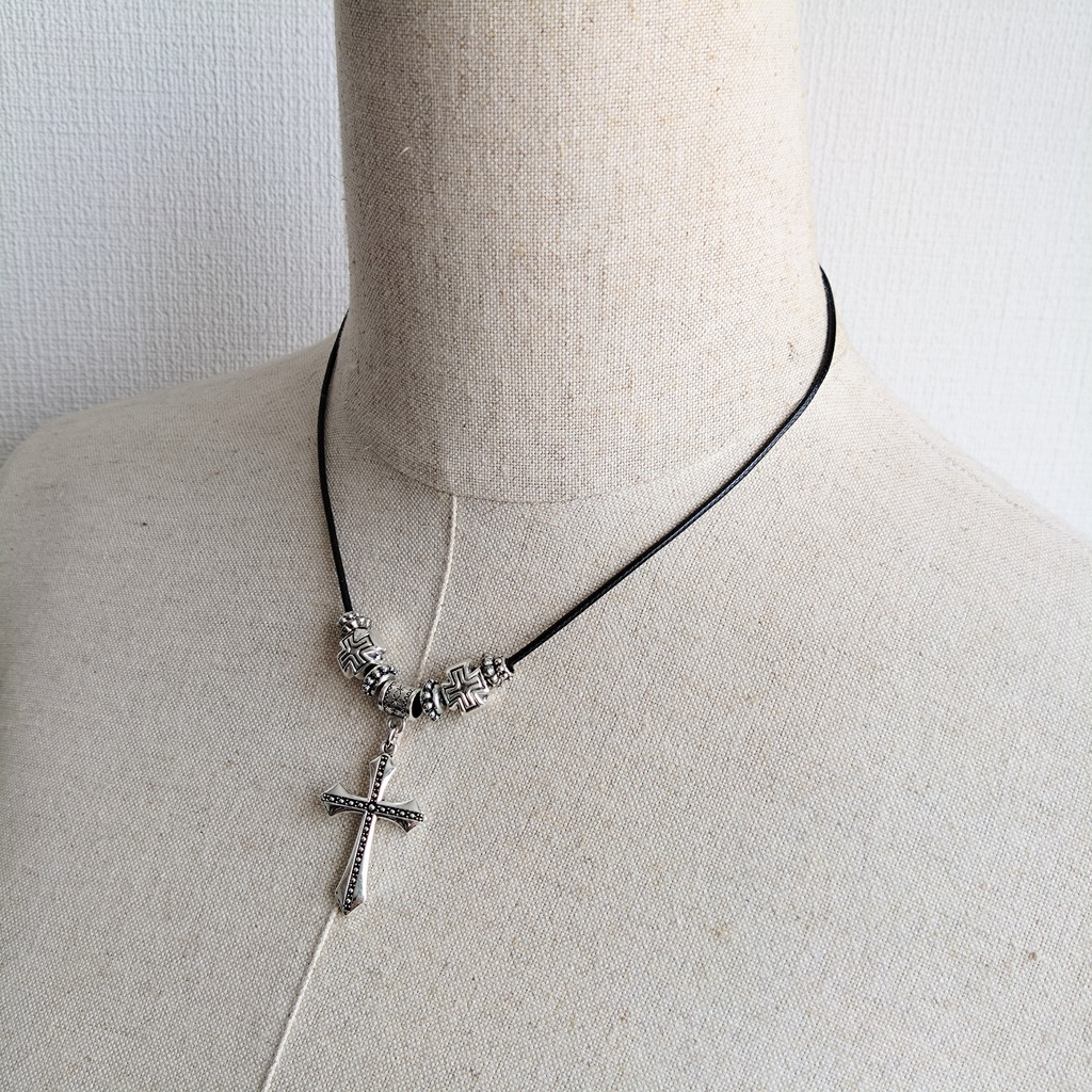 クロスネックレス フェアリーグランジ 十字架 ロザリオ レザー調 黒