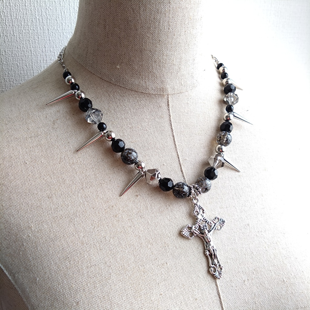 クロススパイクネックレス