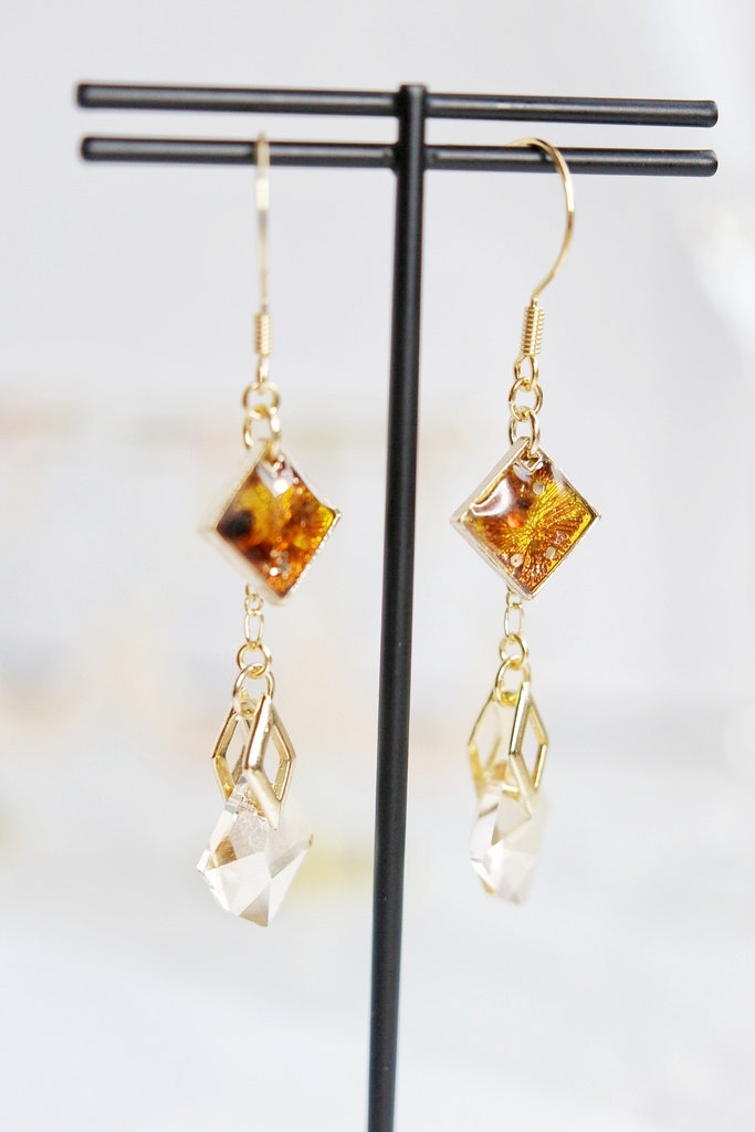 【ピアス・イヤリング】友を願う岩の、