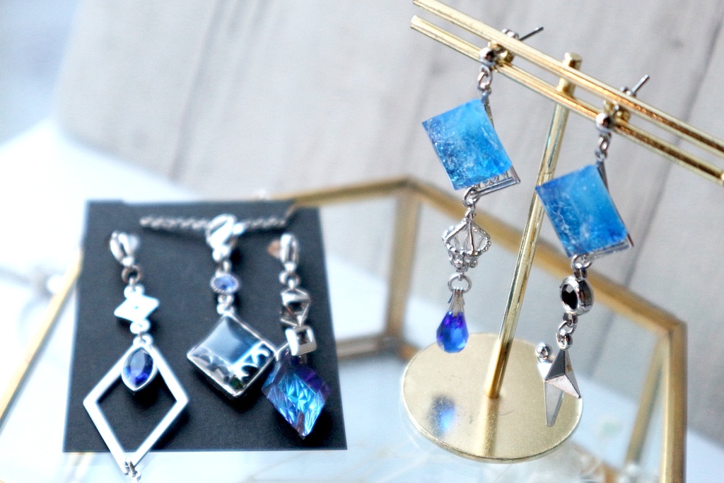 【ネックレス】３連チャームネックレス　フリンズ