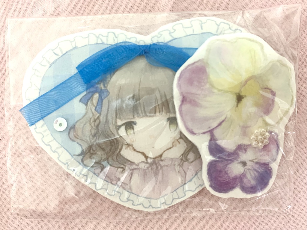 女の子＋お花フェルトバッジ　ブルー×ブルーリボン