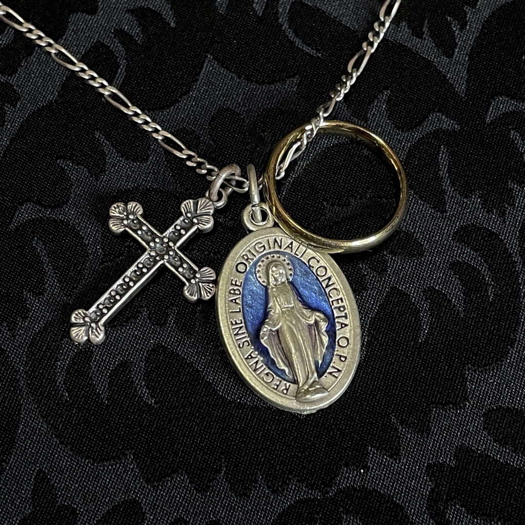 PRAY PENDANT