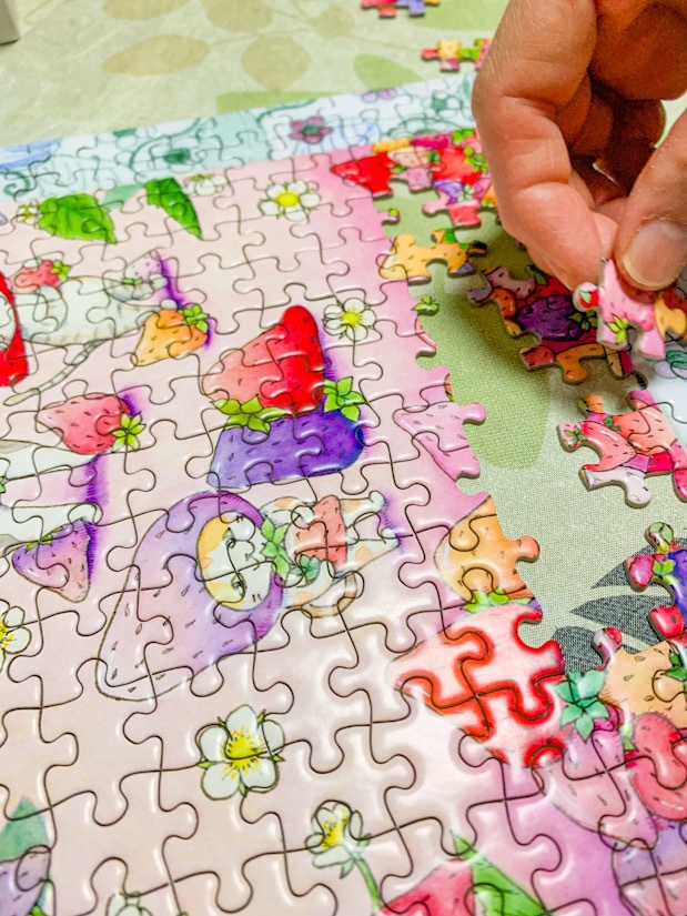 大好きないちごに囲まれて 300ピース パズル