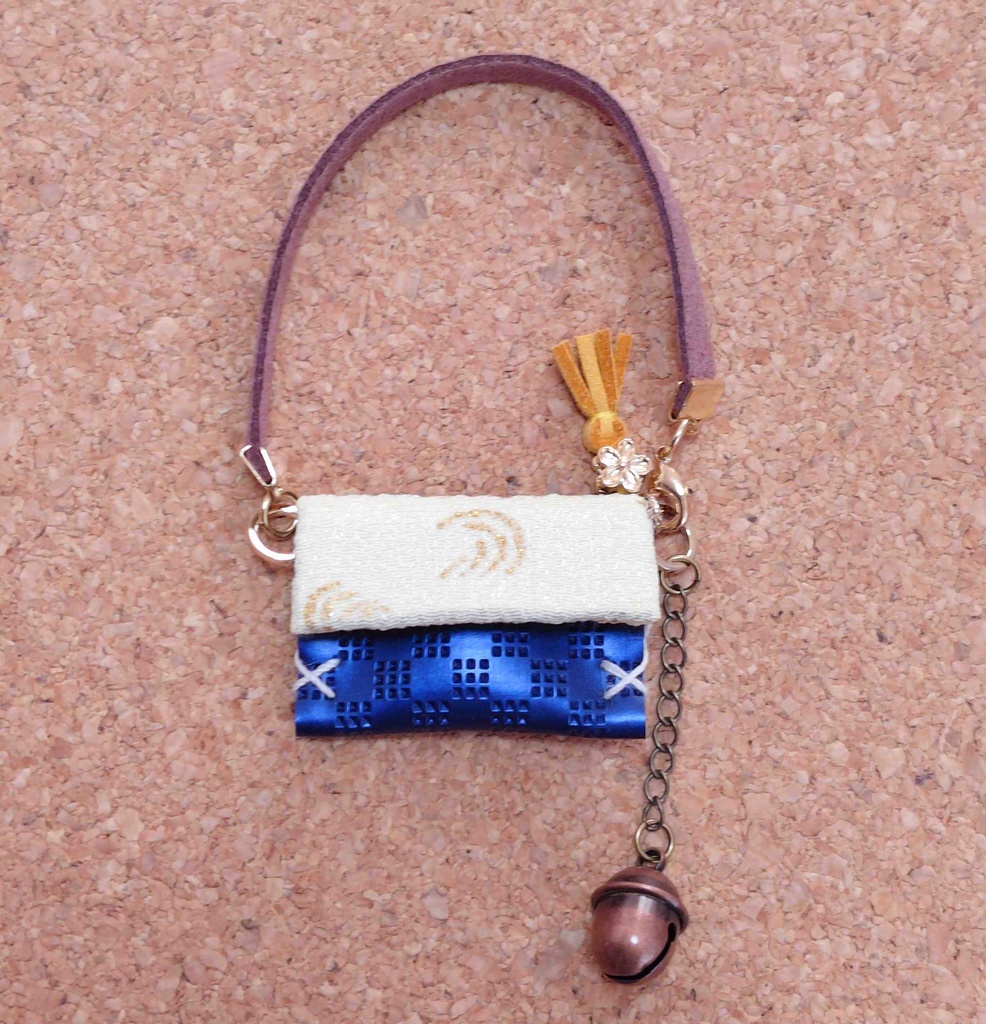 （生地変更品）お出かけバッグ青色    どんぐり鈴付き