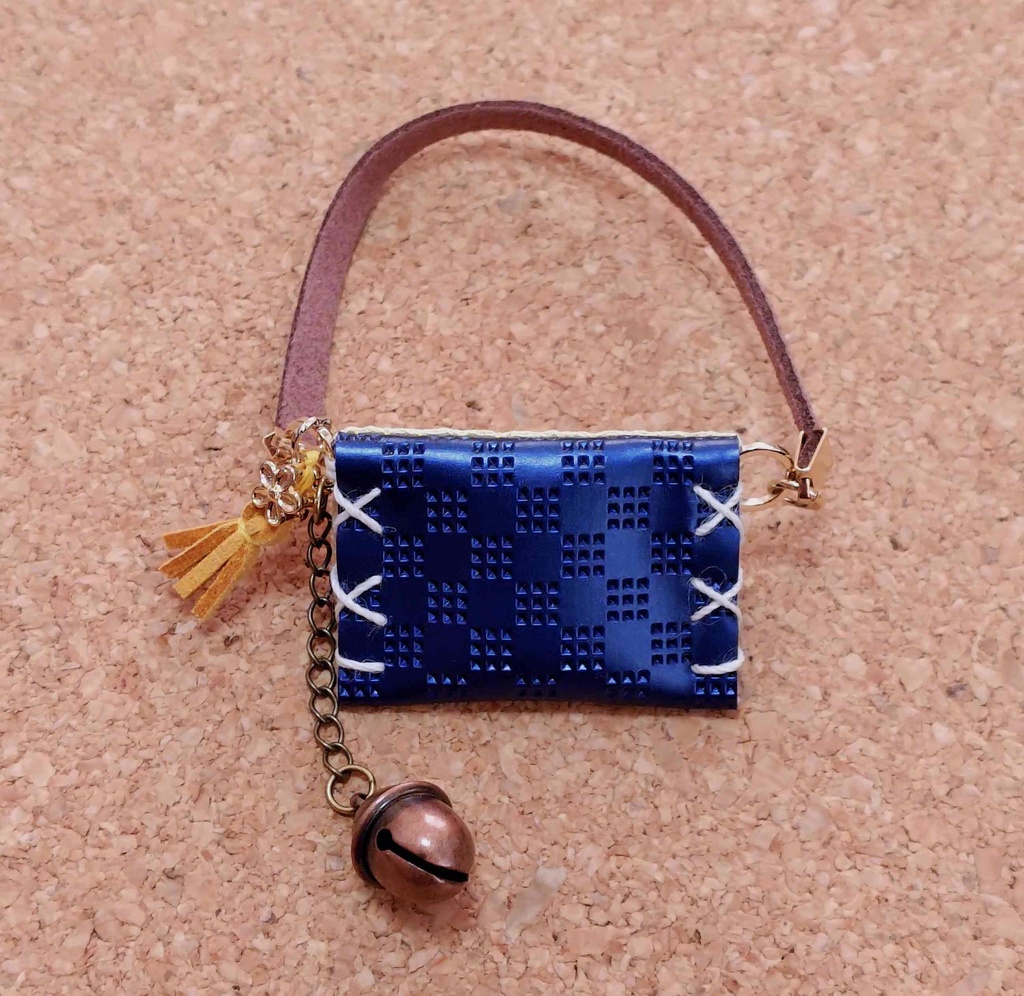 (生地変更品)お出かけバッグ青色 どんぐり鈴付き