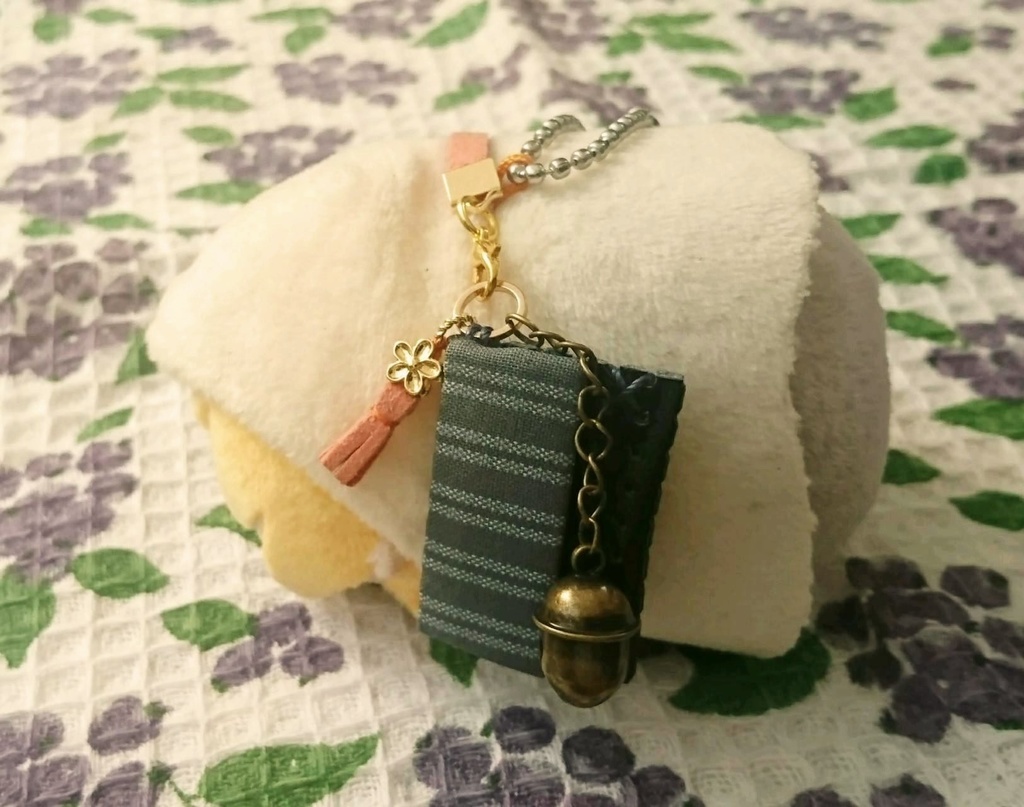 お出かけバッグ黒色 どんぐり鈴付き