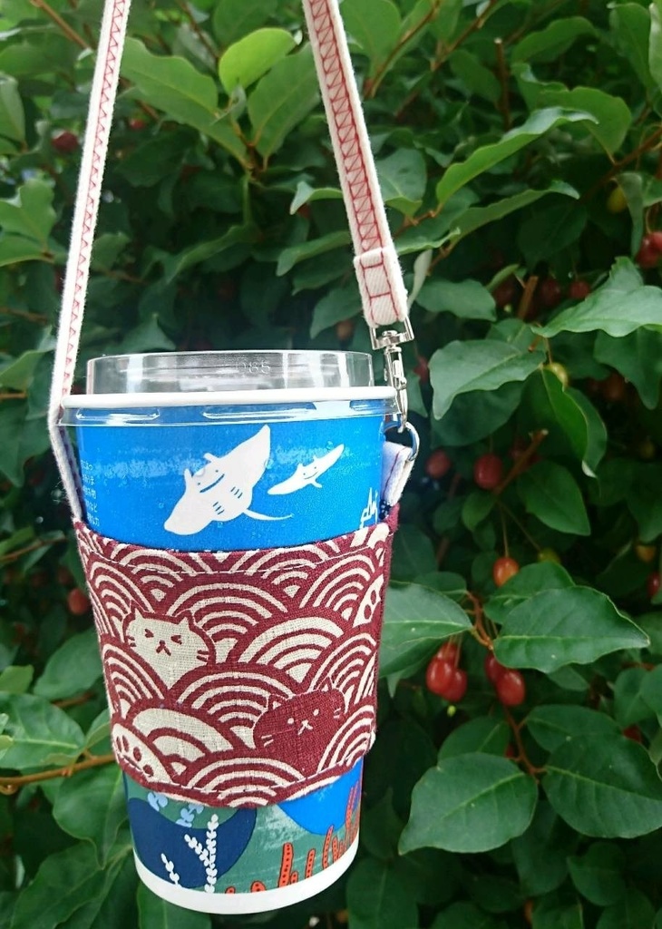 カップホルダー  猫柄  赤白