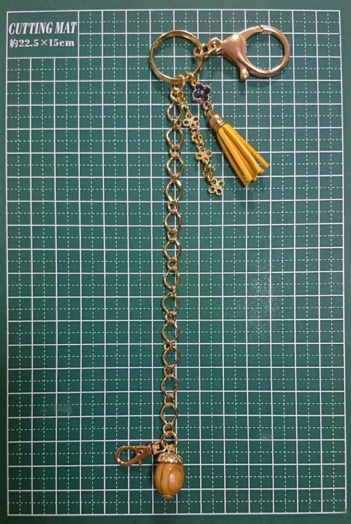 バッグチャームどんぐり タッセル黄色