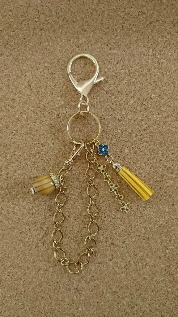 バッグチャームどんぐり タッセル黄色