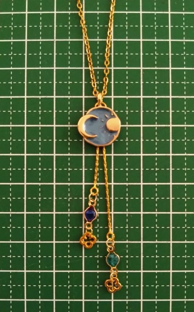 月と太陽のペンダント