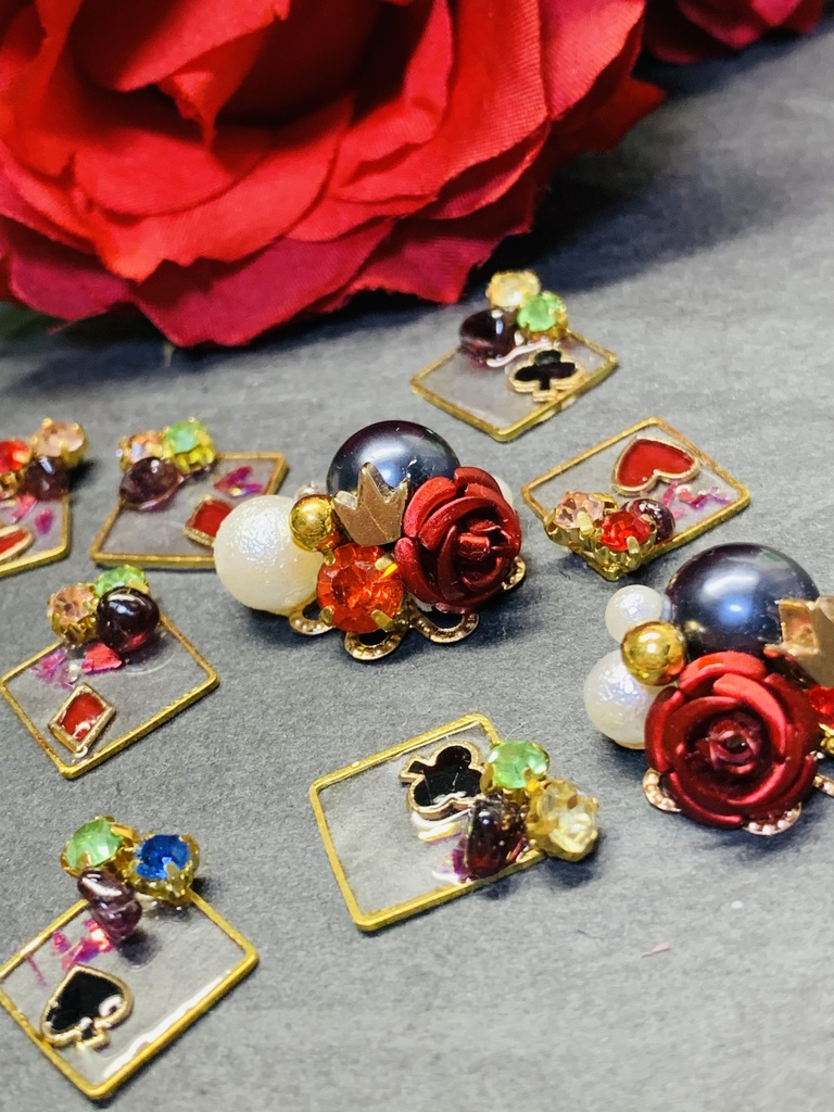 ツイステイメージ　イヤリング　ピアス