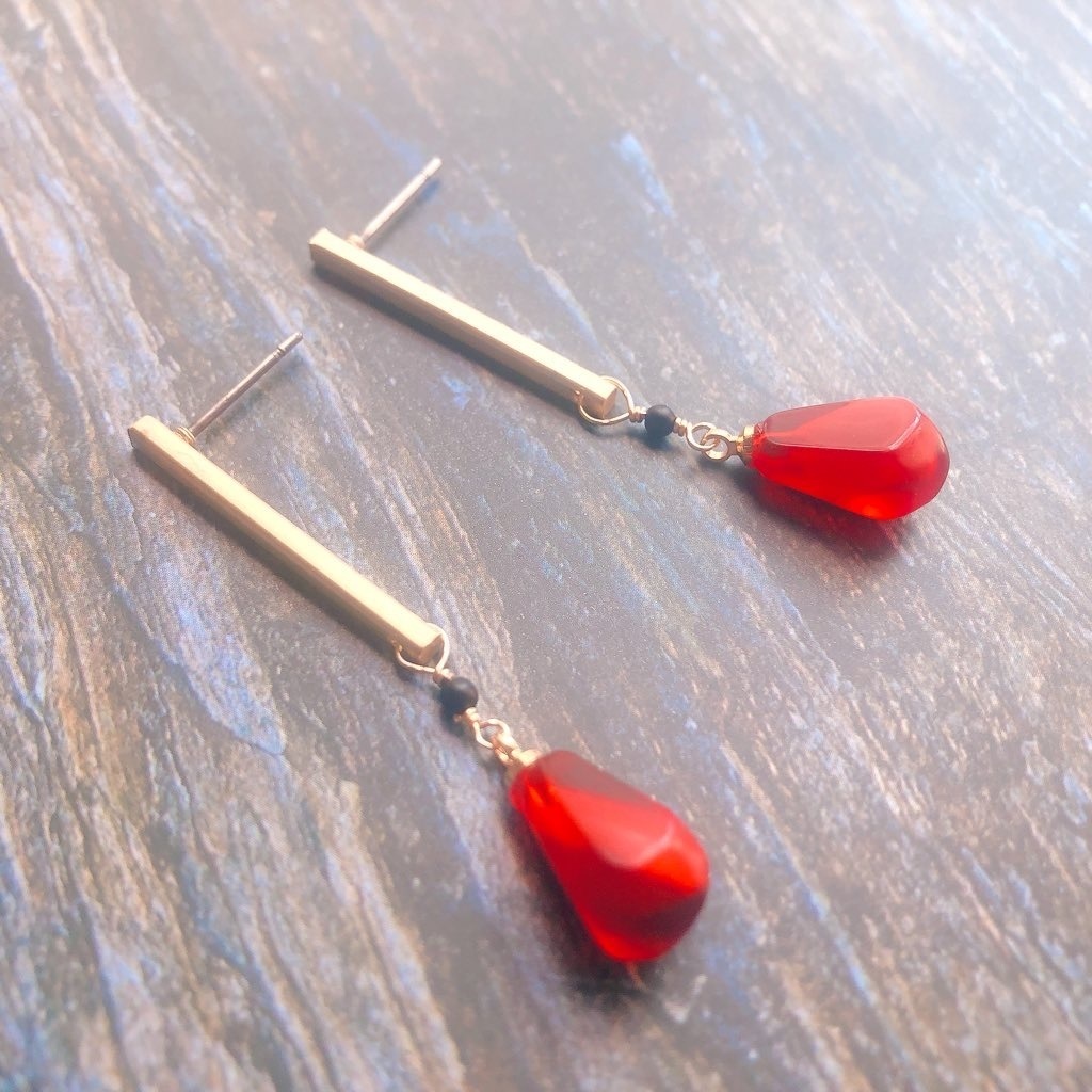 冥府の石榴 ピアス