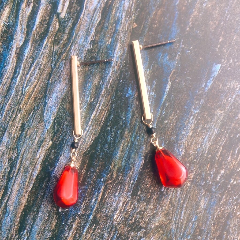 冥府の石榴 ピアス