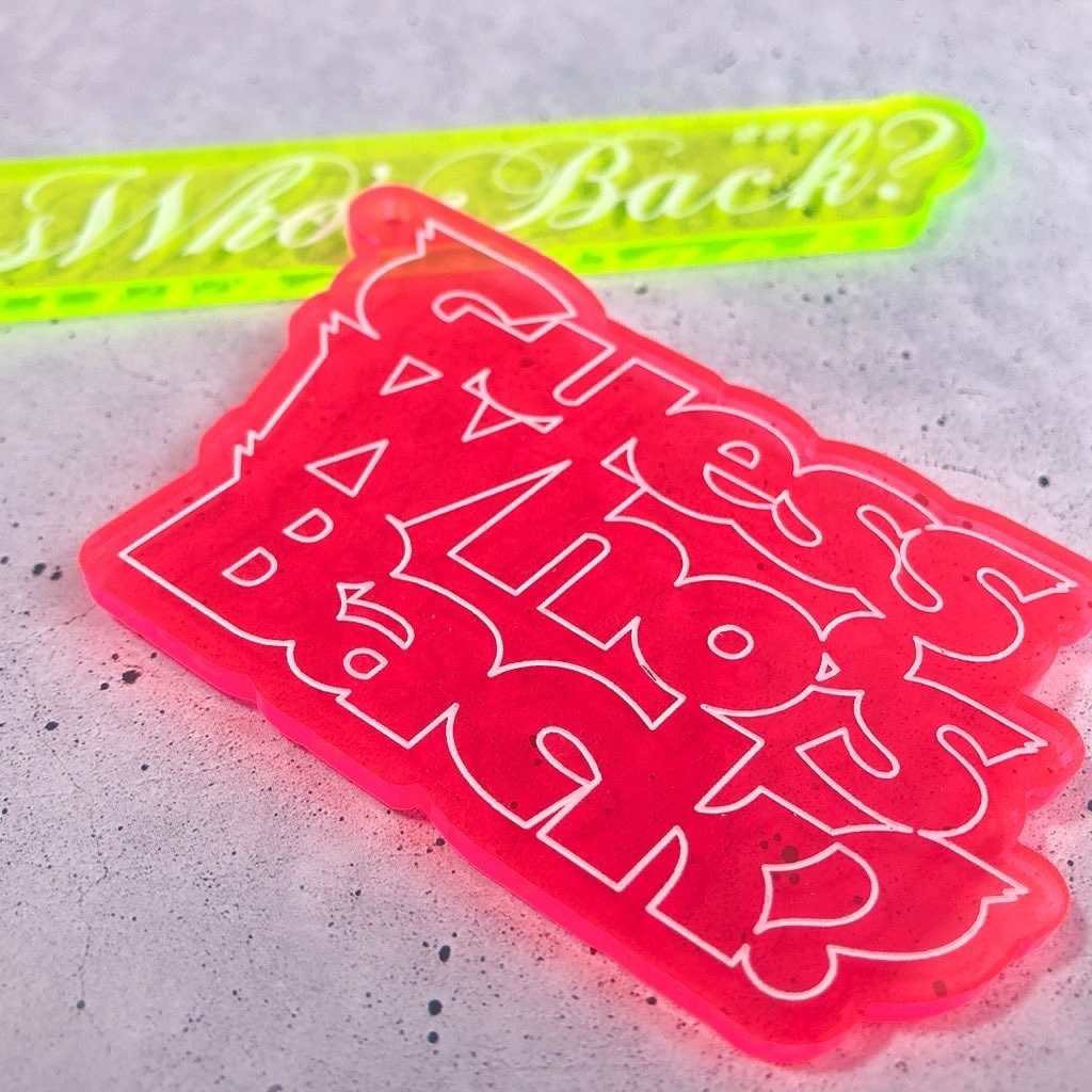 GUESSプレート 2色