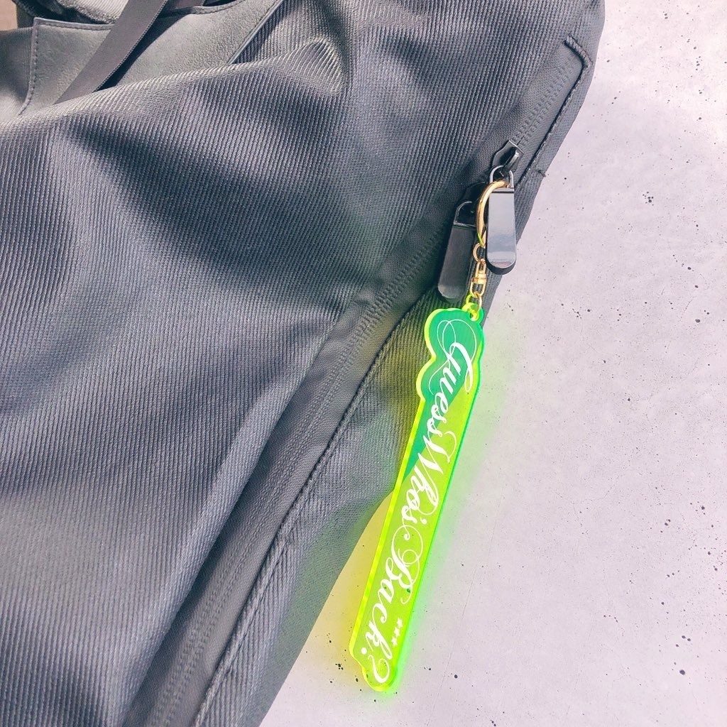 GUESSプレート 2色