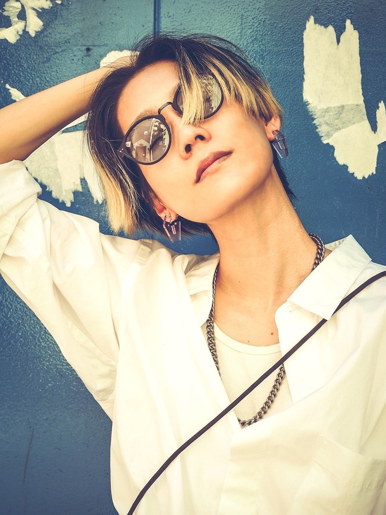 ドラルク 手染めアクリル ピアス/イヤリング