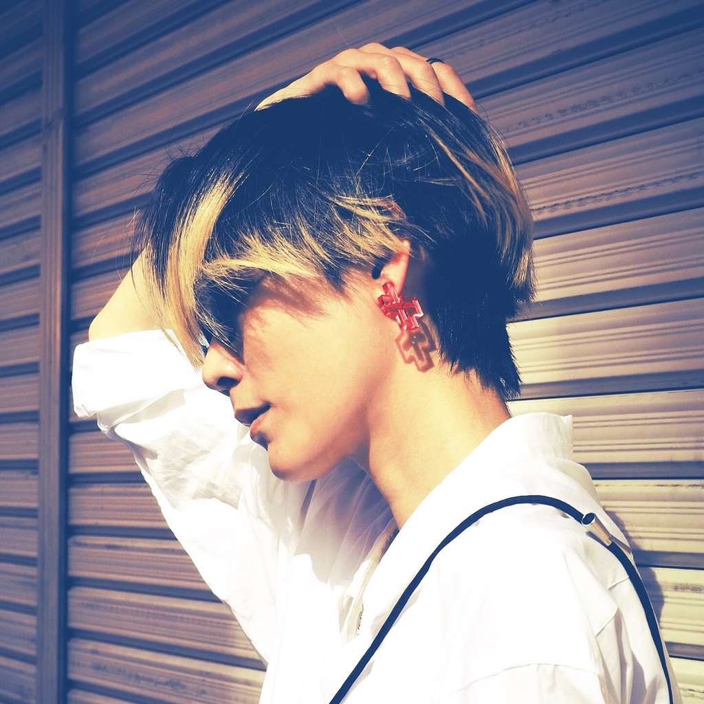 ロナルド 手染めアクリル ピアス/イヤリング