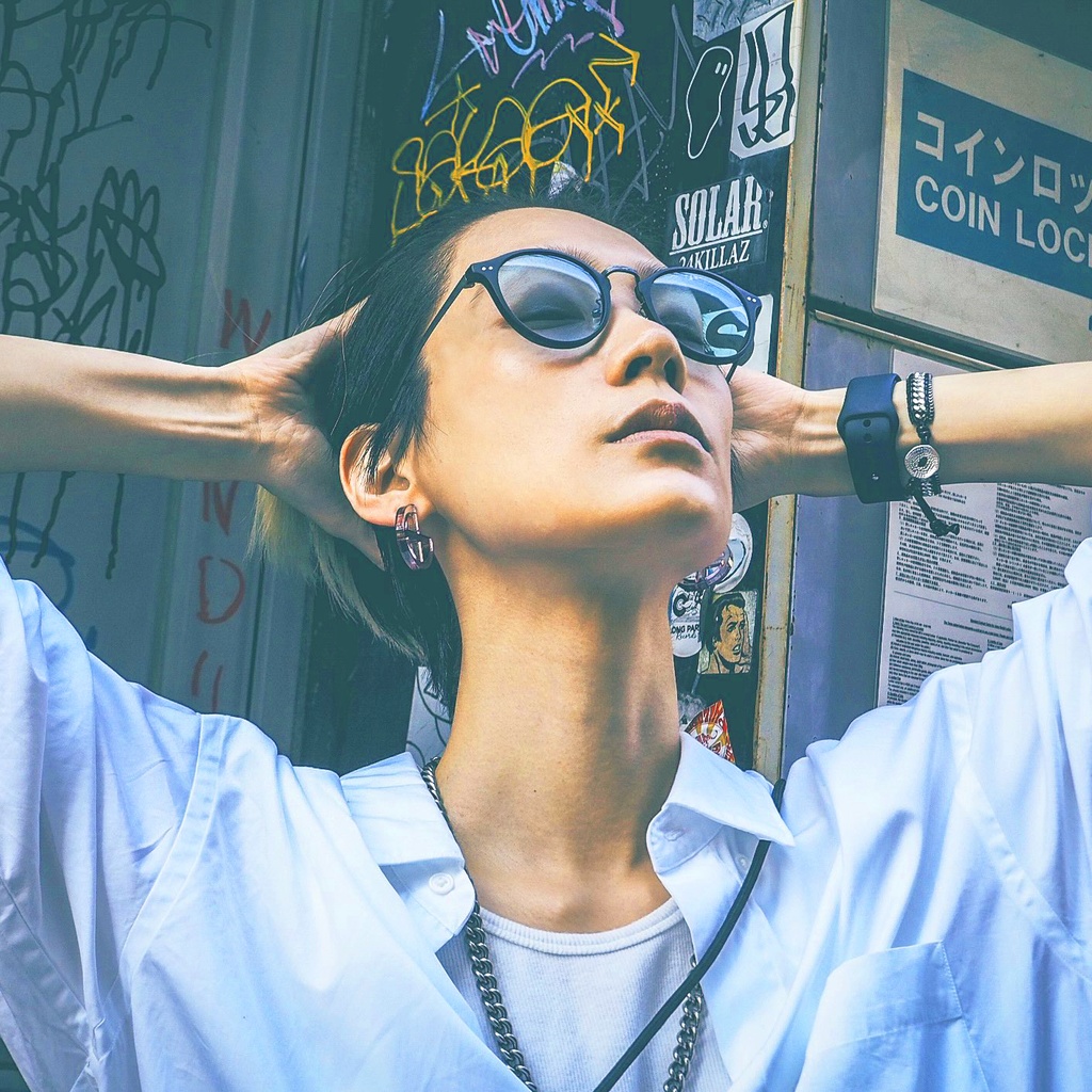 サテツ 手染めアクリル ピアス/イヤリング