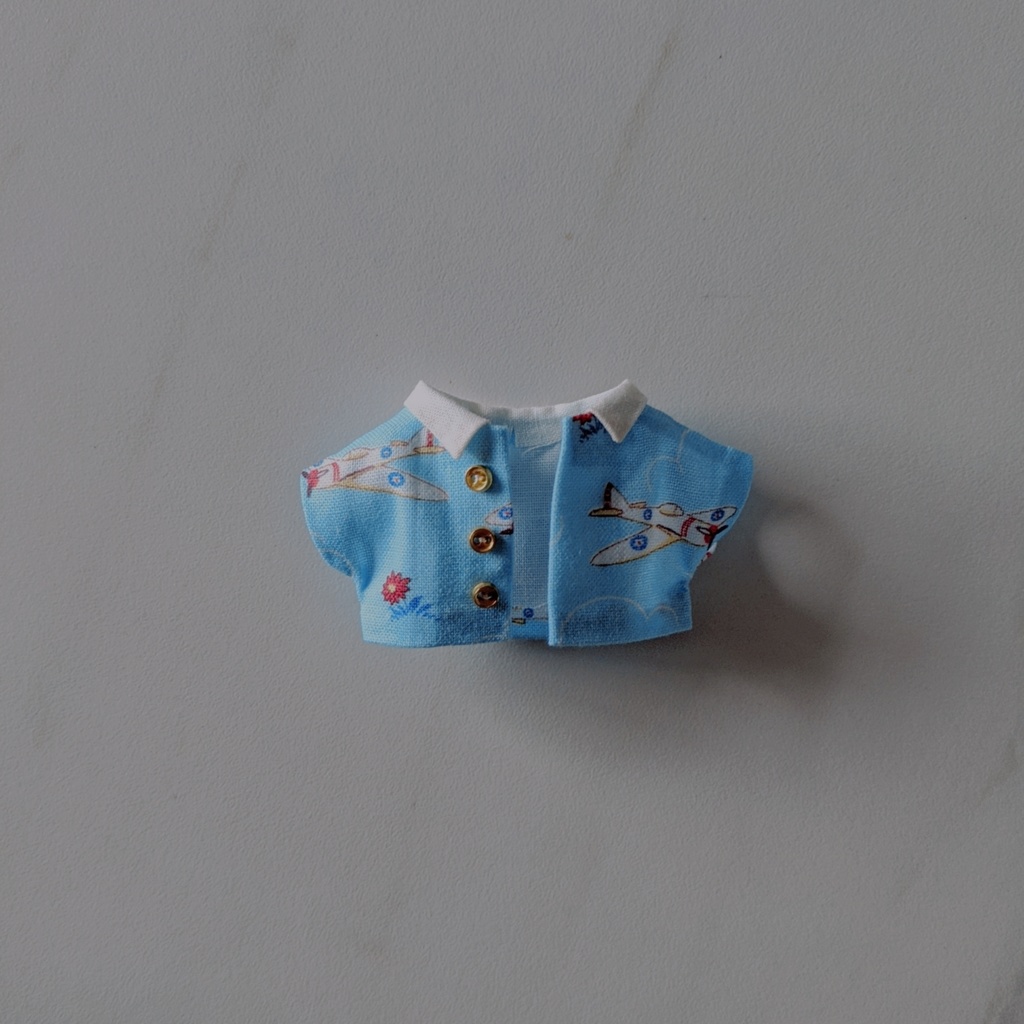 ちいさな襟のシャツ