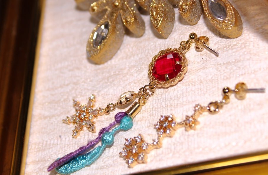 物語と宝石の耳飾り