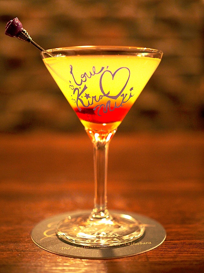 Bar Sekirei × Va-11 Hall-A ダブルネーム “キラ☆ミキ” サイン入りカクテルグラス Bar Sekirei + Va-11 Hall-A Double-Name “*Kira* Miki” Autographed Cocktail Glass