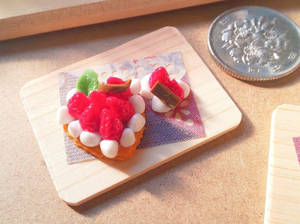 ミニチュア ハートの苺タルトプレート しましま哲学 Booth