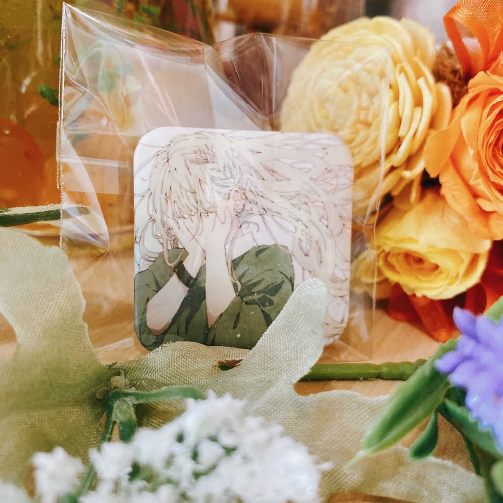 白いバラのつぼみ缶バッジ