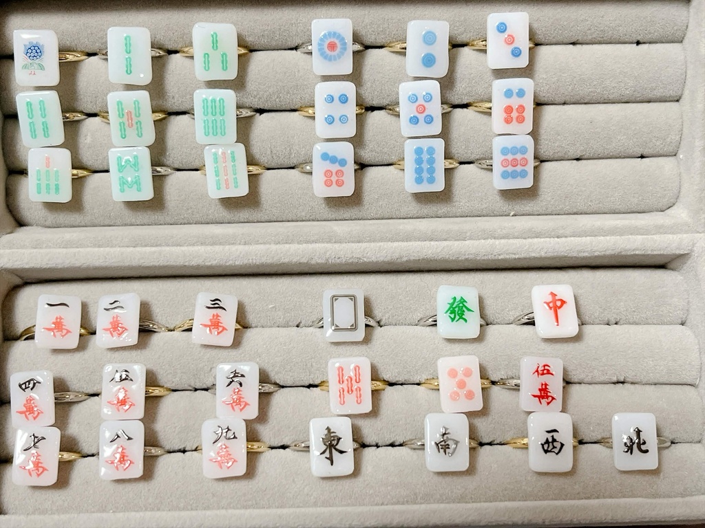 ミニ麻雀牌のピンキーリング