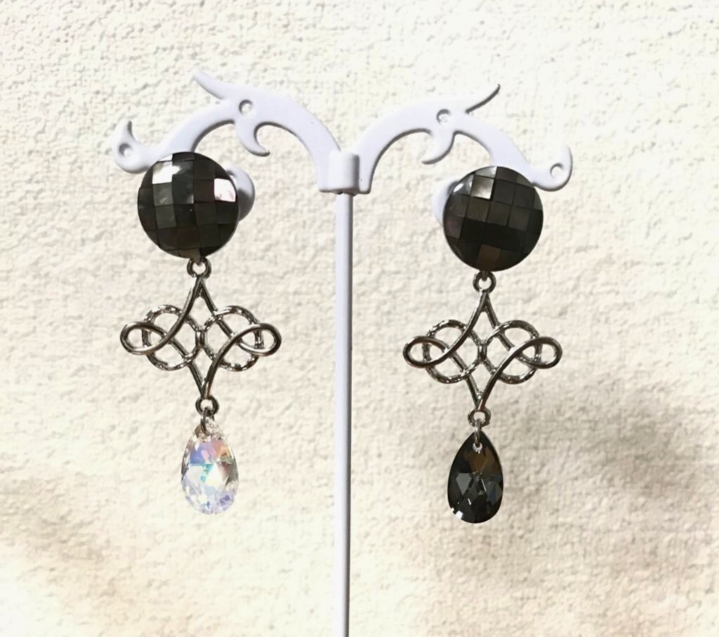 双子イメージピアス