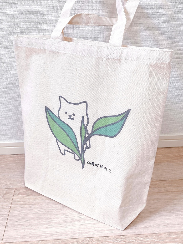 お茶の葉と構成員ねこのトート